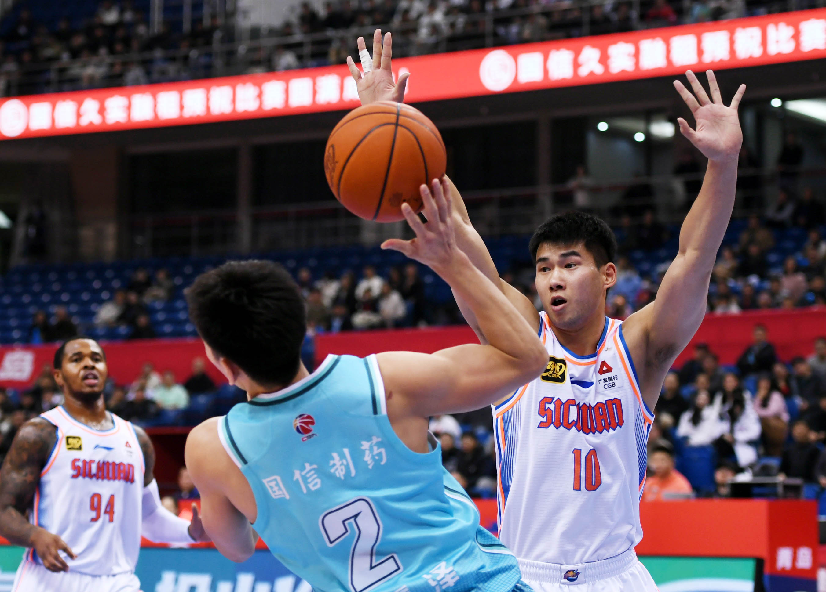  昨天国安vs深圳比赛有漏判是否处理裁判 