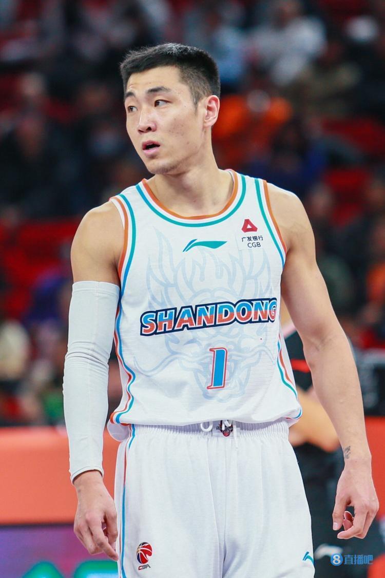 清晨费城76人调整名单以备CBA常规赛，更衣室发声环节打磨，压力陡增，团队化学反应显著的简单介绍