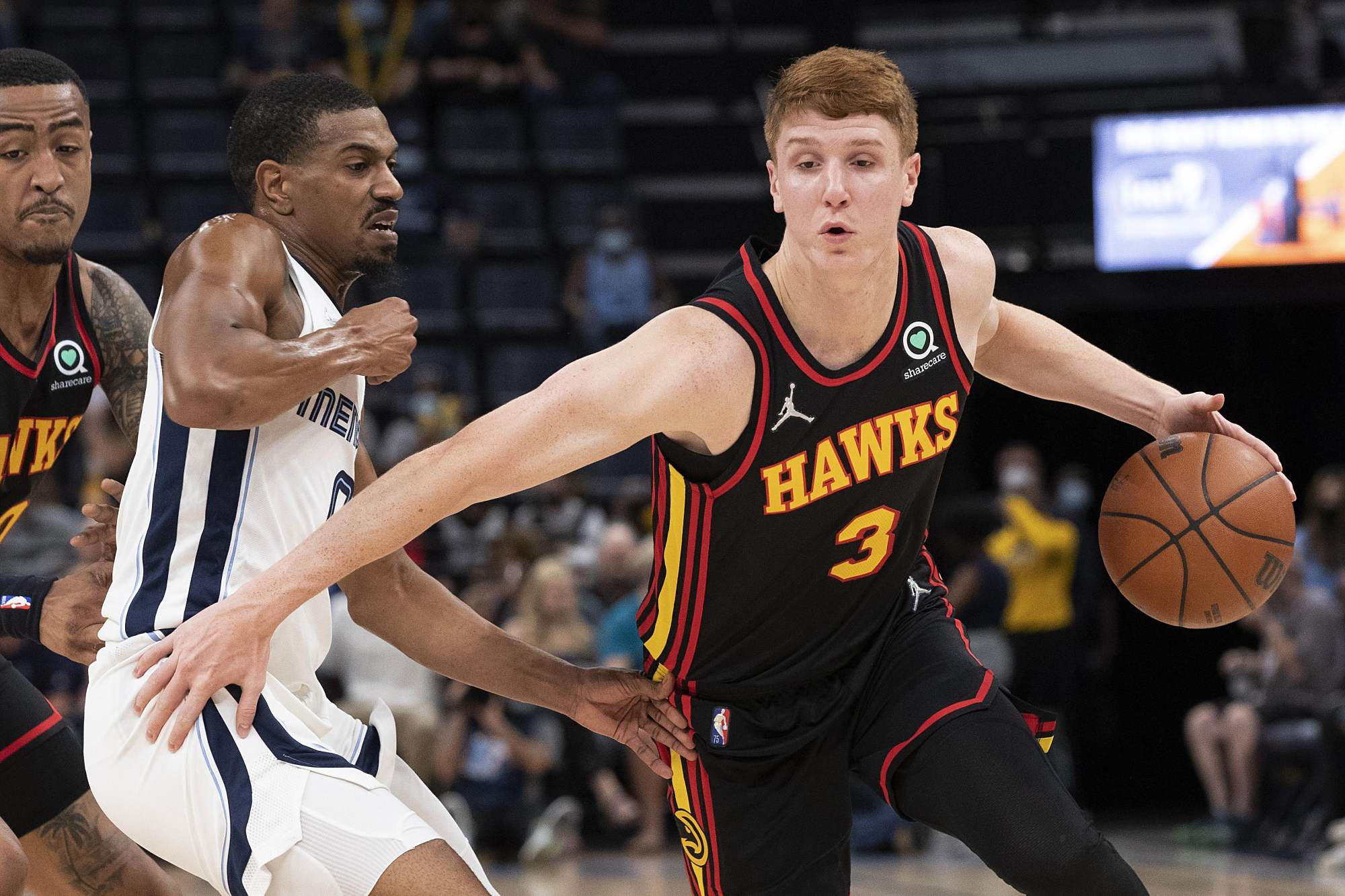 包含窗口期亚特兰大调整名单以备NBA常规赛，门线救险环节打磨，球迷炸锅，高层口径保持一致的词条