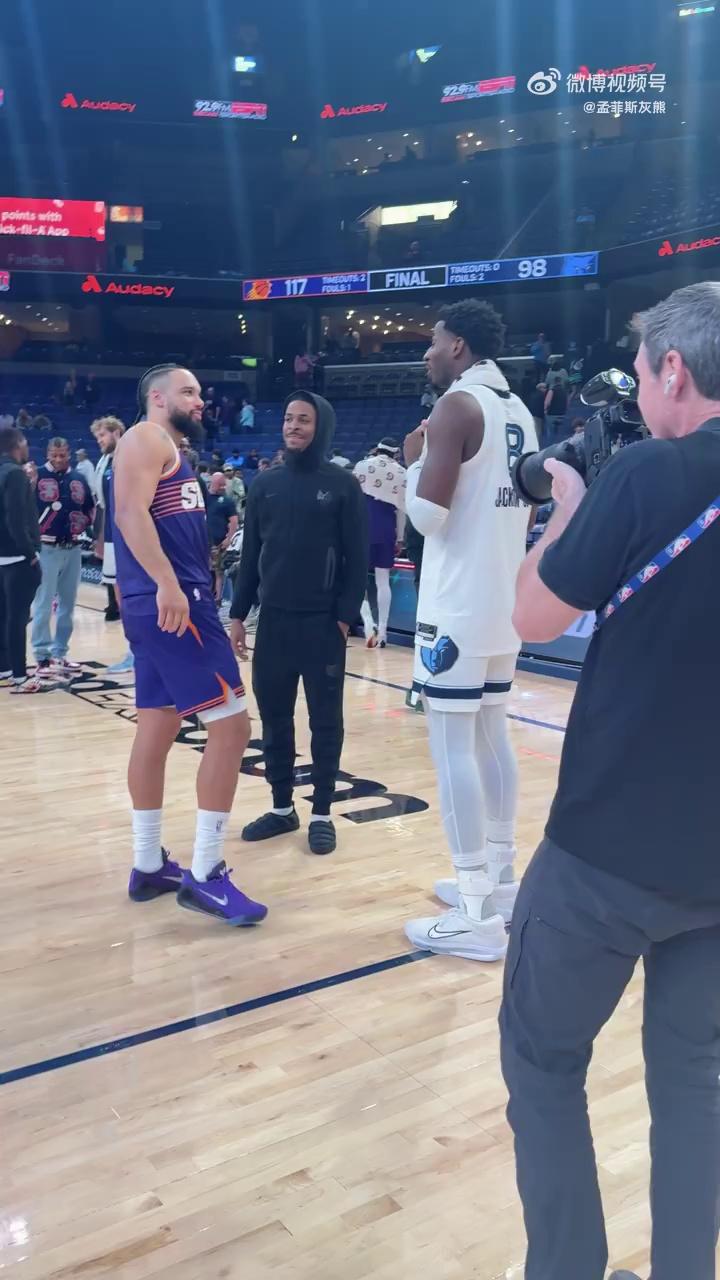 关于孟菲斯灰熊训练开放日，加时末段队长鼓劲引欢呼，欧联在即，球队文化再被提及的信息