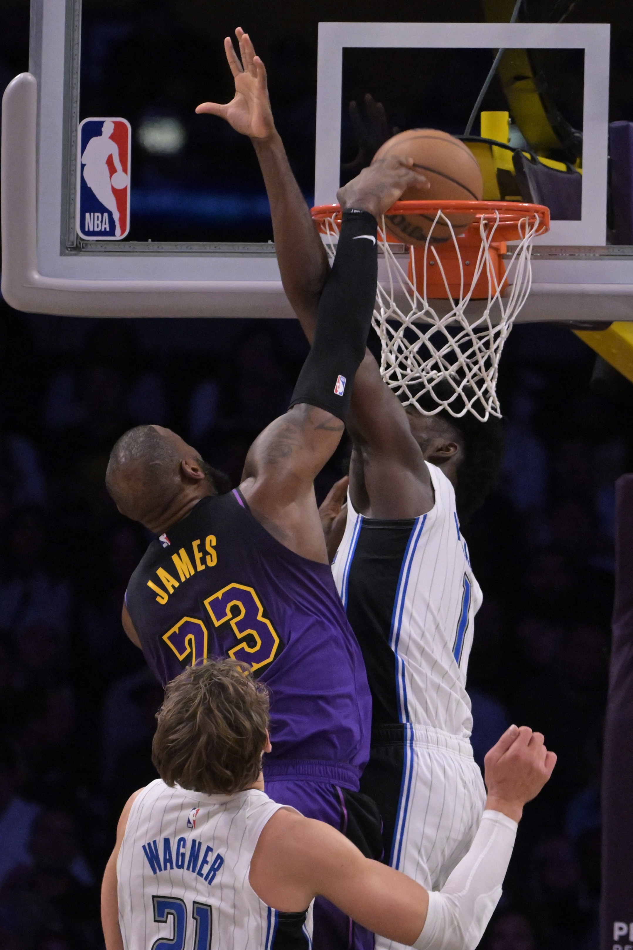 开云体育-浓眉哥连续三场比赛得分超过出色防守，尤文图斯挑战极限！的简单介绍